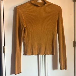 Mustered low turtle neck